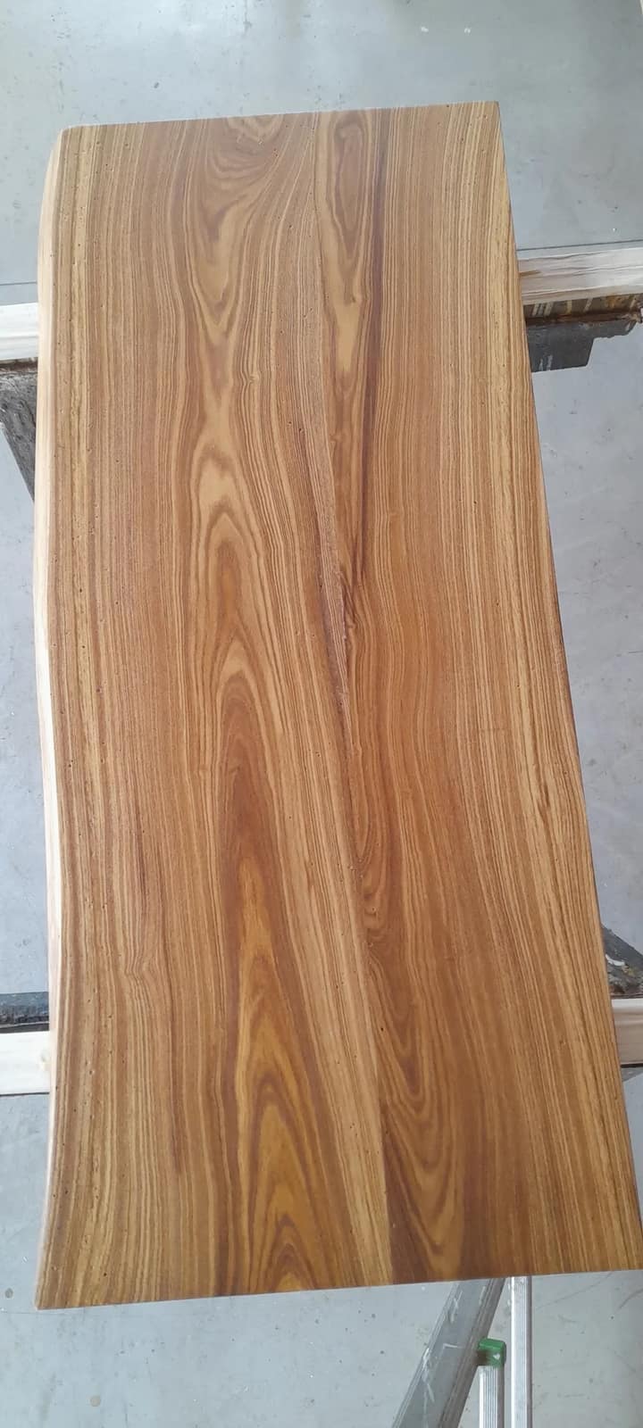 Top tavolo in completamento